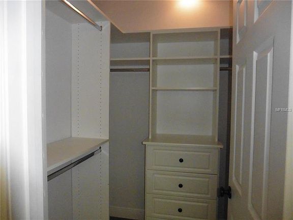 4th image of 640 Elm Creek Ct