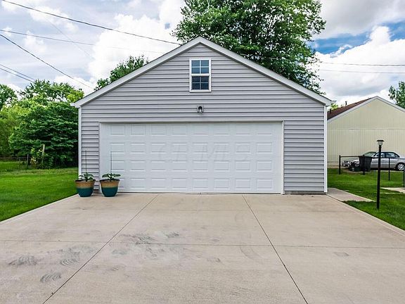 3rd image of 463 Benson Dr