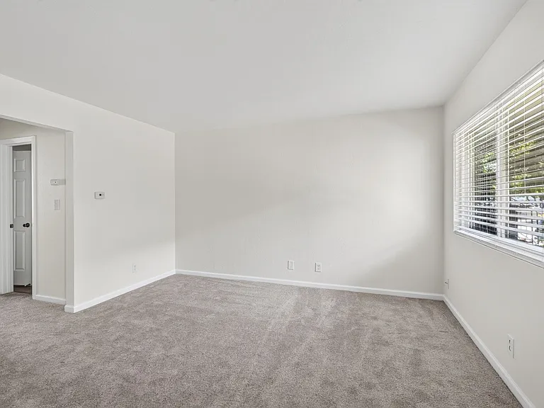 670-674 Lincoln Ave #2 — Photo 9