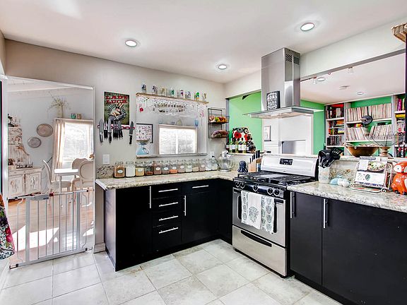 4th image of 554 Meadowbrook Dr