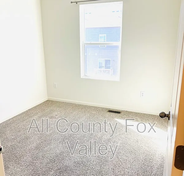 1480 Yosemite Way — Photo 9