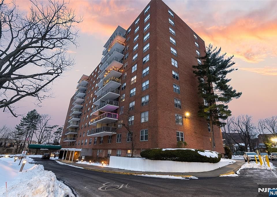 1st image of 301 Beech St APT 2B
