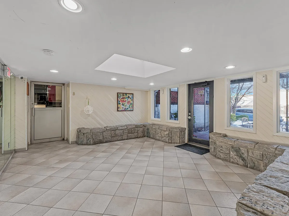 1 bed, 1000 sqft, $3,000 — Photo 3