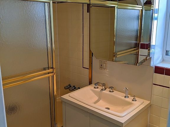 4th image of 2301 33rd St #3