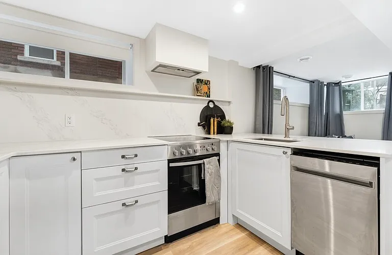 121 Hopewell Ave #B — Photo 4