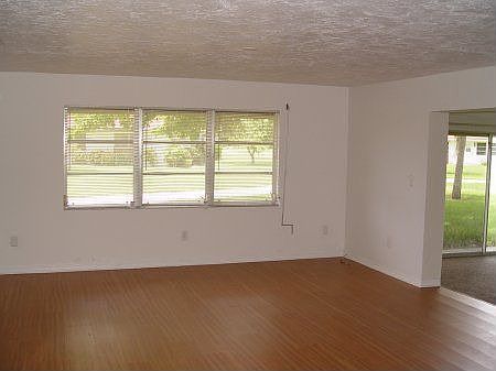 3rd image of 515 Pangola Dr