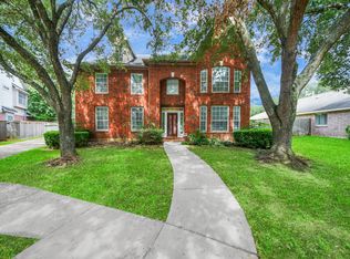 1302 Raintree Cir, Sugar Land, TX 77479