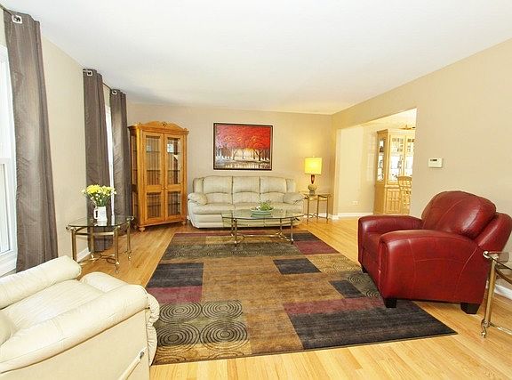 5th image of 304 Oakbrook Ct