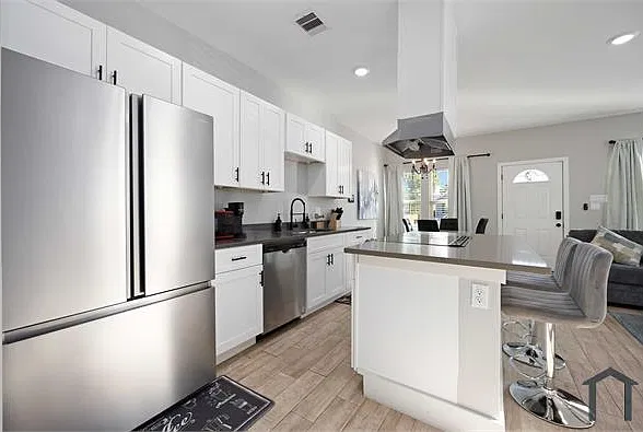 2 bed, 905 sqft, $1,490 — Photo 4