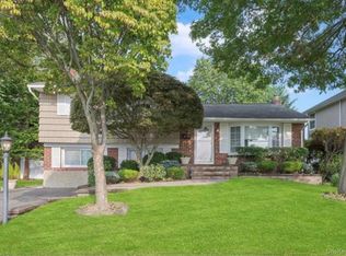 9 Flint Ln, Jericho, NY 11753