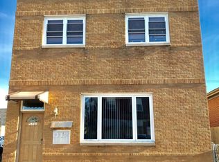 5201 W Roscoe St, Chicago, IL 60641