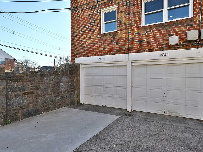 Airy Avenue Apartments — Photo 6