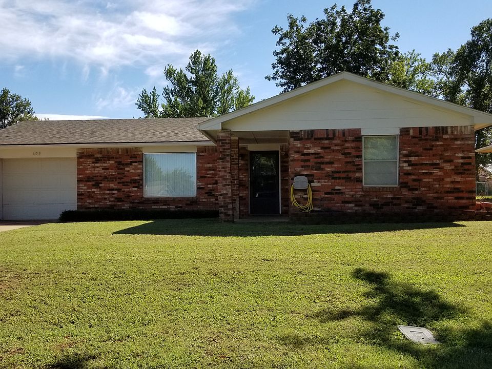1st image of 609 Plainview Dr