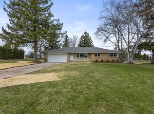 W152N5409 Badger Dr, Menomonee Falls, WI 53051