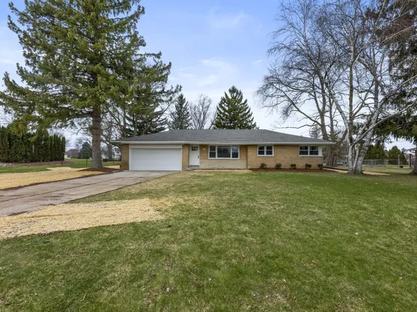W152N5409 Badger DRIVE, Menomonee Falls, WI 53051