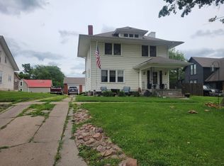 1914 Morton St, Falls City, NE 68355