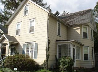 204 N 9th St, Stroudsburg, PA