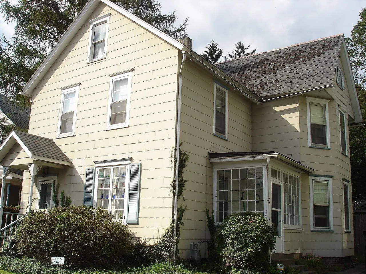 204 N 9th St photo 1