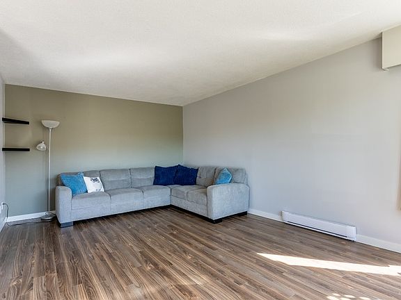 4th image of 1200 Parke Rd #5