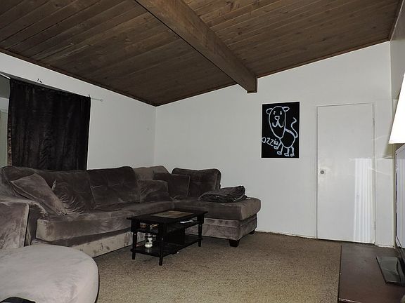 4th image of 3122 Essex Dr