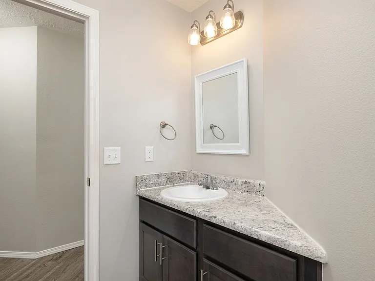 552 W Danielle St — Photo 5