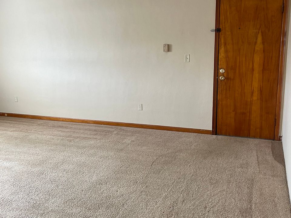 Living room, entrance
