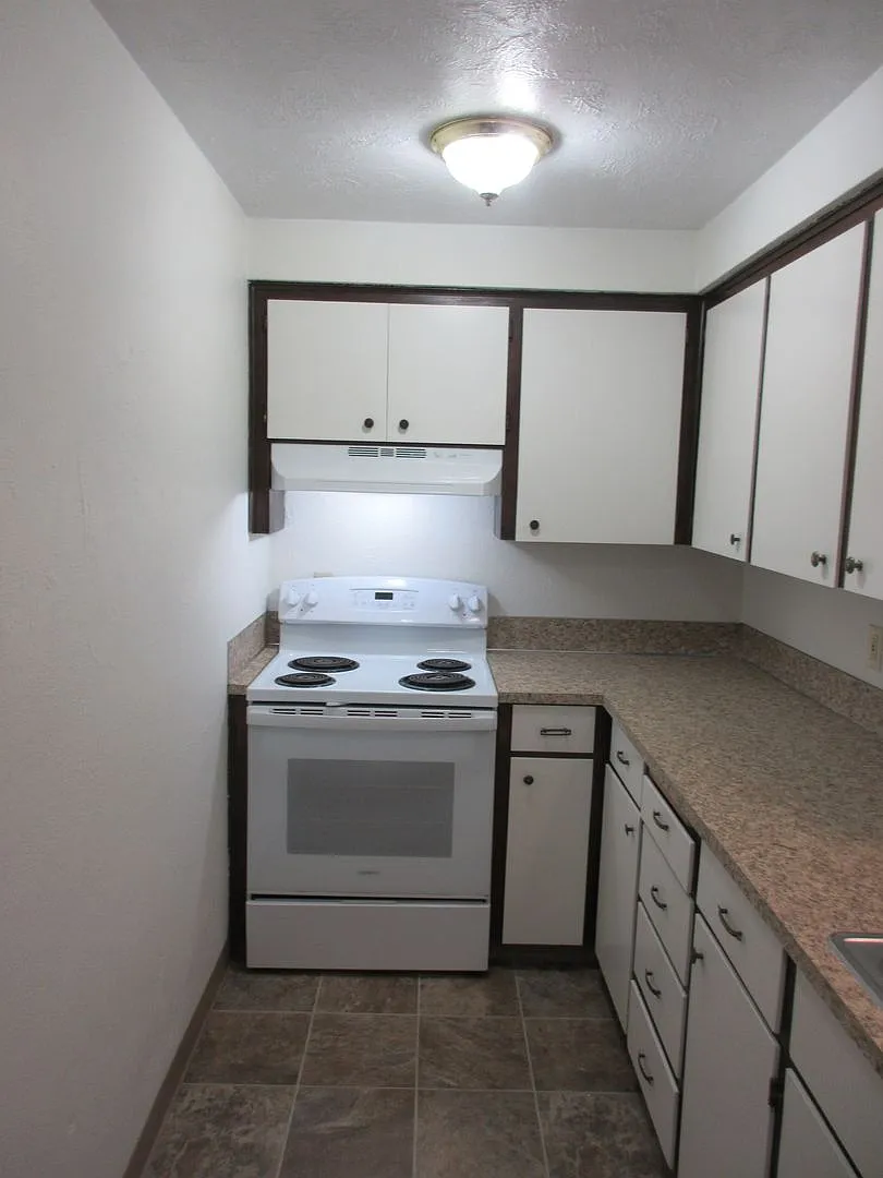 Two Bedroom Duplex, Water, Sewer and Garbage are Provided! — Photo 3
