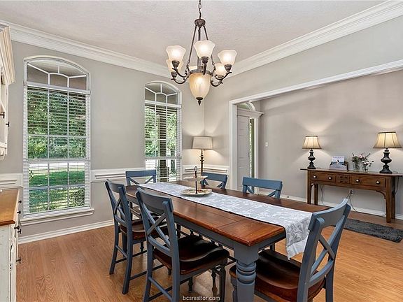 3rd image of 15865 Flagstone Ct