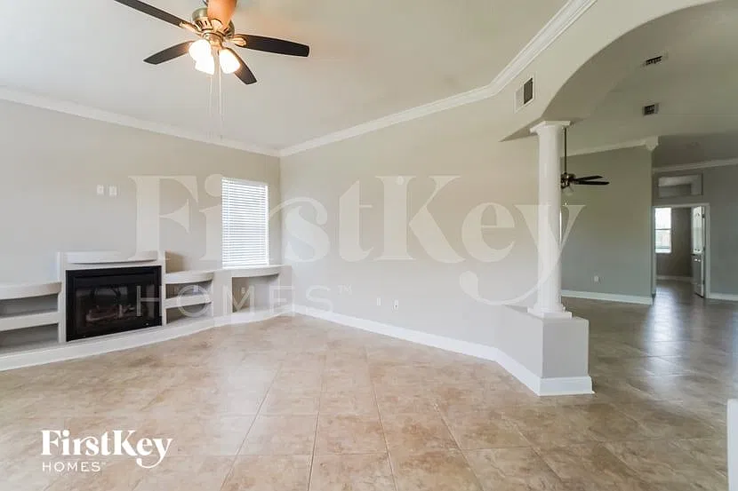 4 bed, 2.0 bath, 2684 sqft, $2,540 — Photo 3