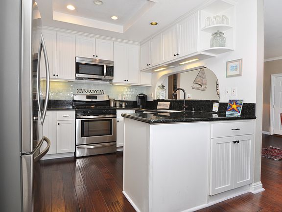 5th image of 446 Bayview Dr