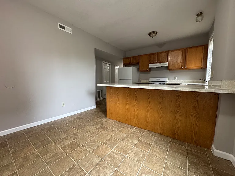 164-2B Babcock St #B2 — Photo 12