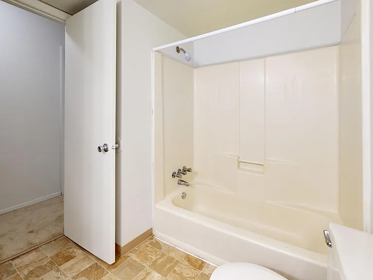 Country Meadow Apartments — Photo 38