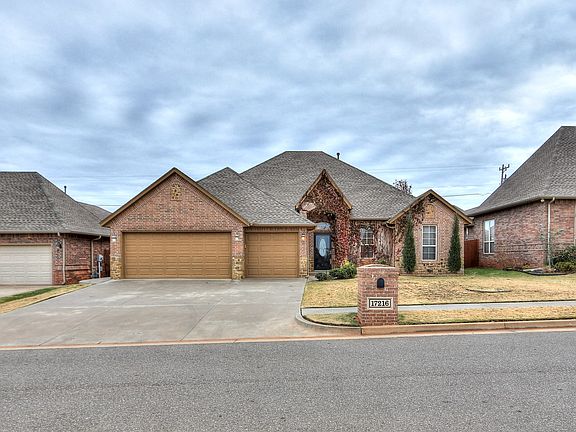 3rd image of 17216 Hardwood Pl