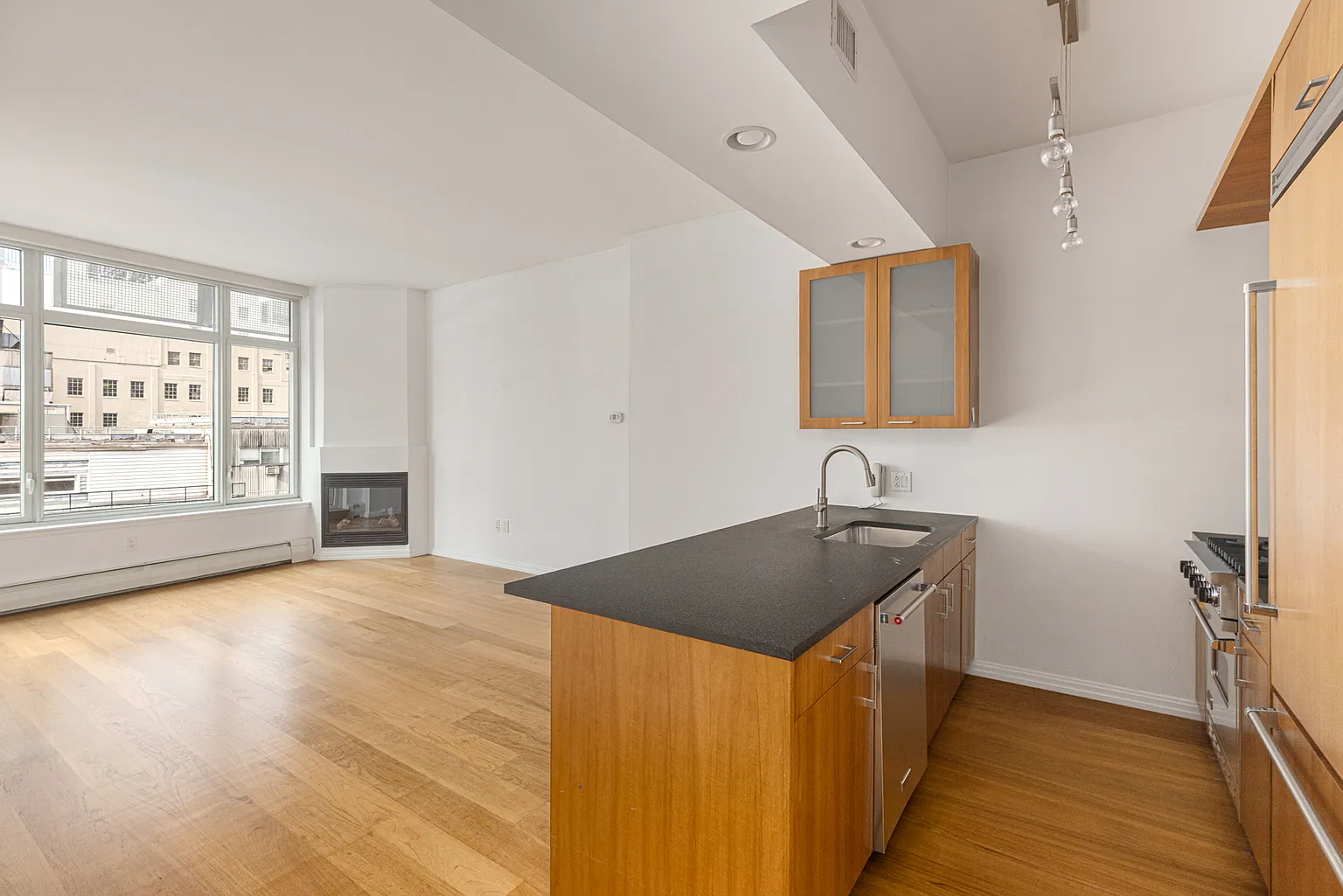 205 E 59th St APT 10B photo 1