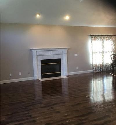 5th image of 9727 Greenside Ct