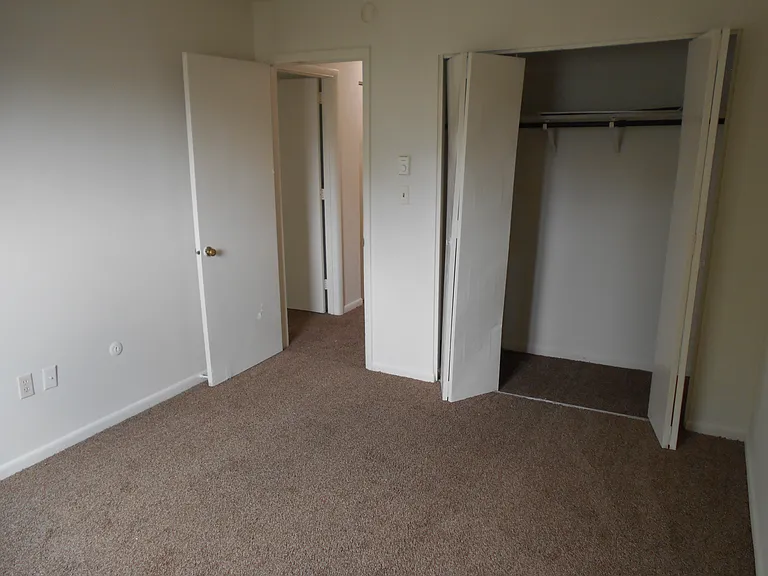 718 E 18th St #B10 — Photo 12