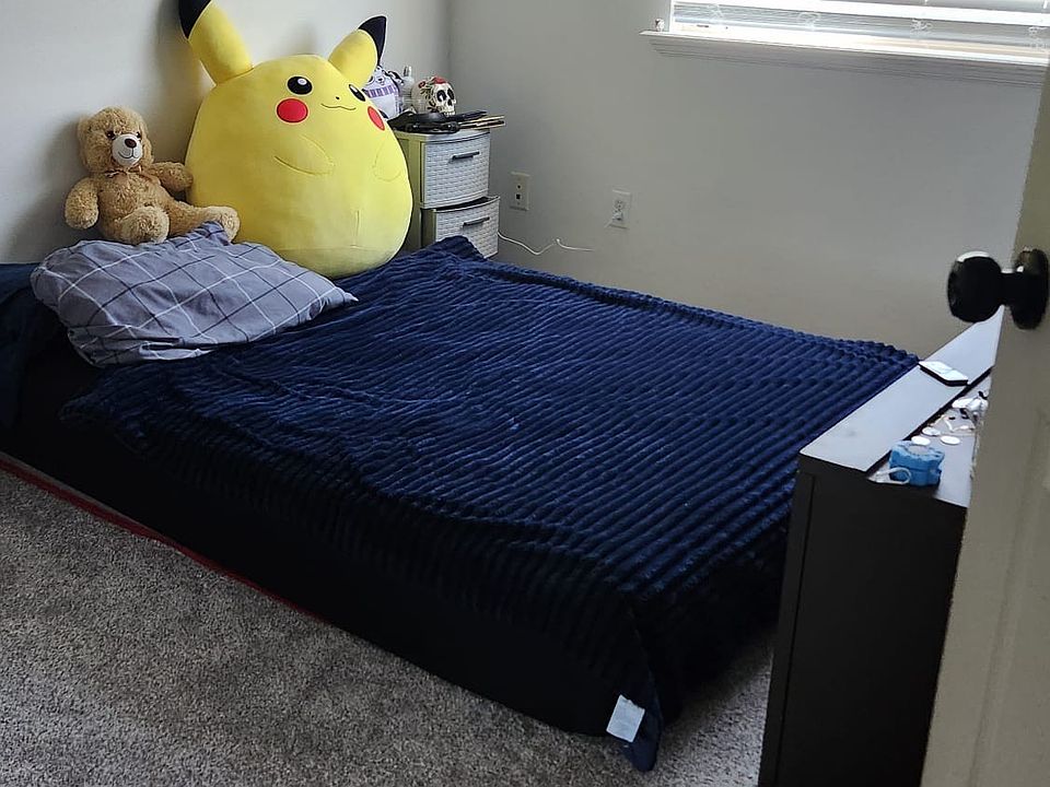 Room for rent, Different bed Available.