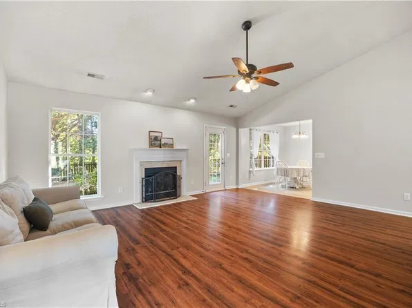 5702 Fountain Head Dr, Greensboro, NC 27455