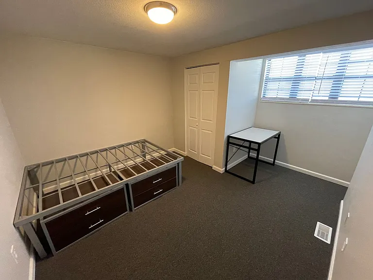 301 E Chalmers St — Photo 24