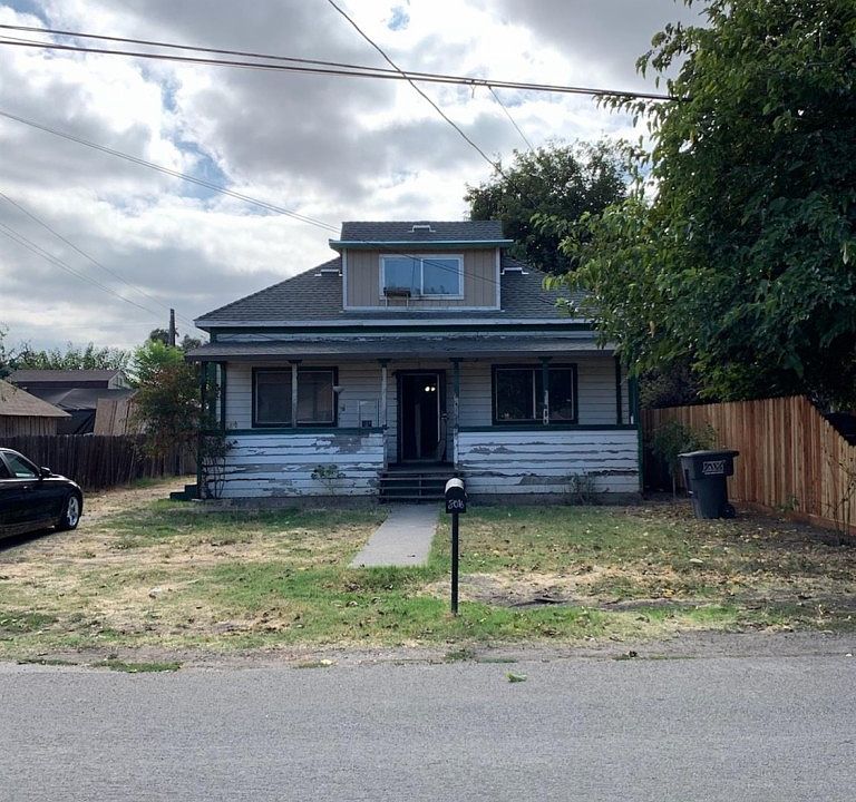 2nd image of 8016 S Willow St