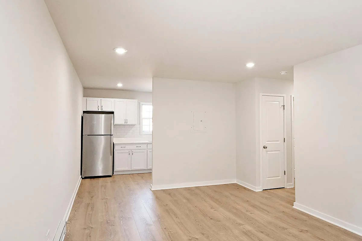 Building Photo - 2114 Ivy Rd #6