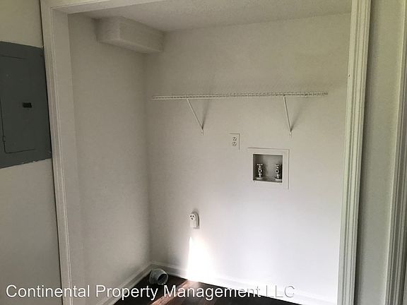 3rd image of 3526 Chesapeake Dr