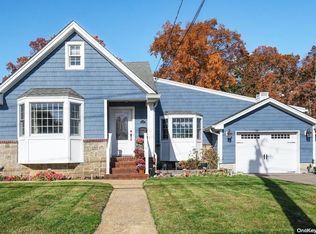 10 Davenport Pl, North Bellmore, NY 11710