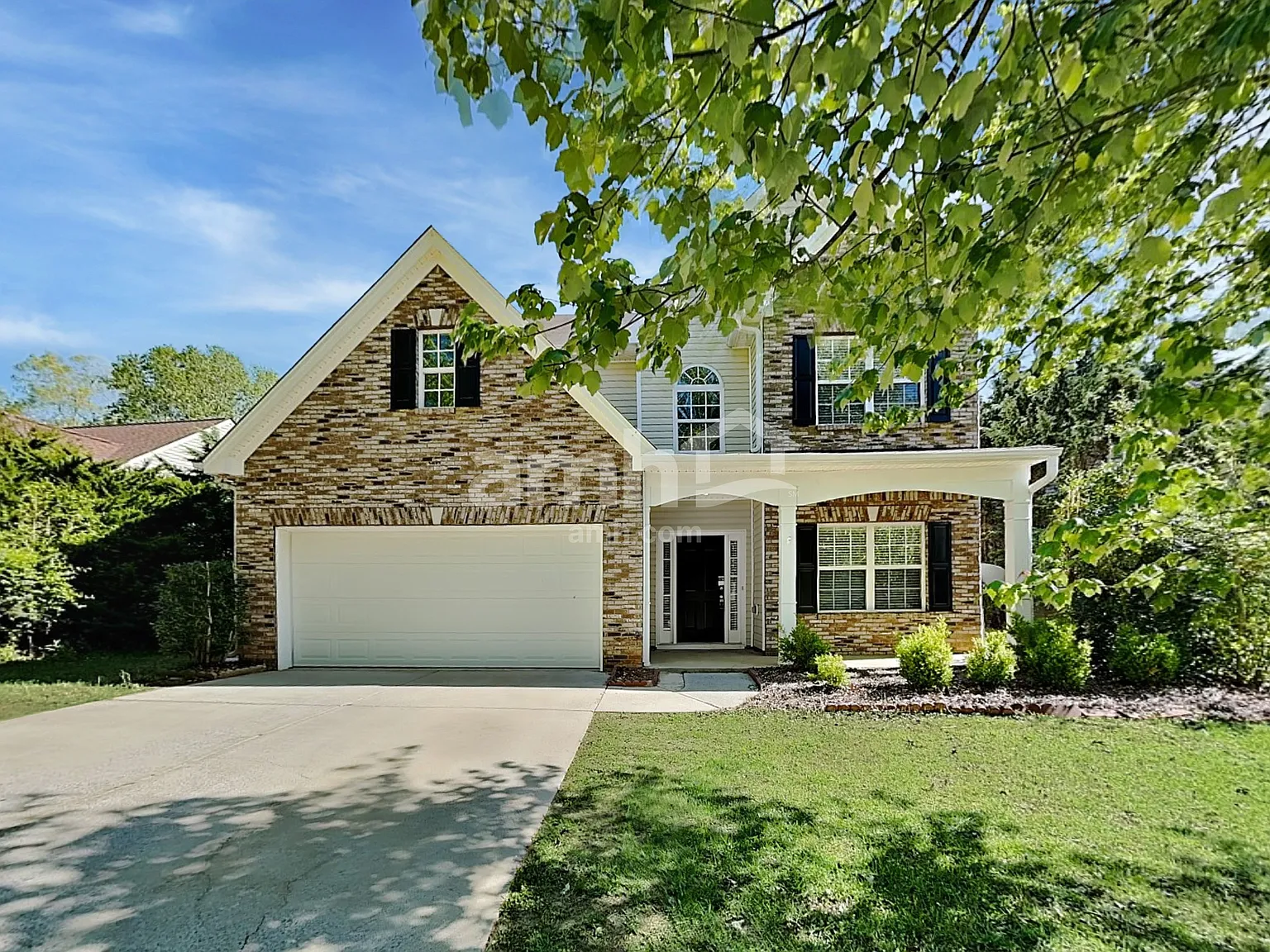 4 bed, 2.0 bath, 2448 sqft, $2,450 — Photo 1