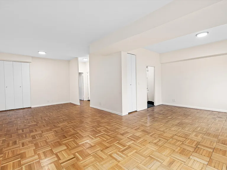 401 E 86th St #18B — Photo 4