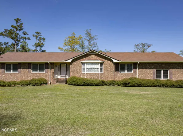 800 Sherman Pointe Ln, New Bern, NC 28562