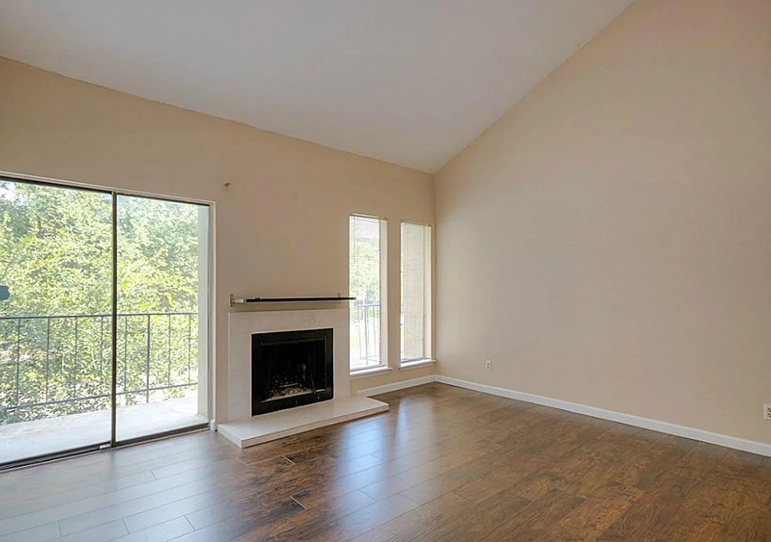 10811 Richmond Ave — Photo 4