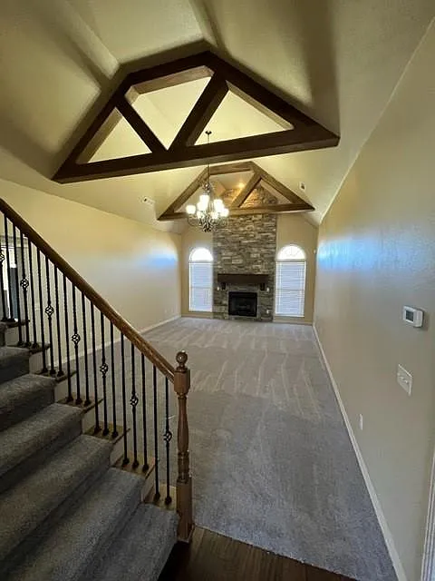 4 bed, 2.5 bath, 2300 sqft, $2,300 — Photo 2