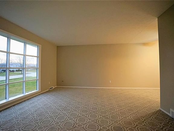 4th image of 6676 Basswood Dr