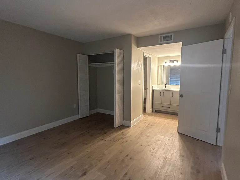 2543 Myrtle Ave #C — Photo 6